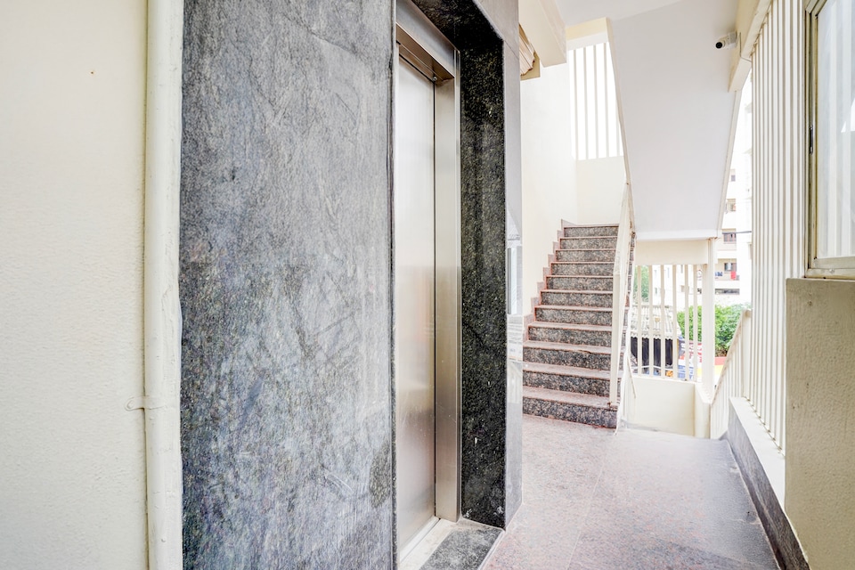 Hotel O SRL Comforts, Majestic Bangalore, Bangalore