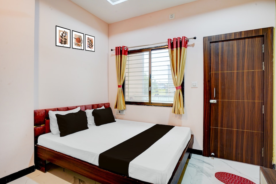 SPOT ON Hotel Krishna Raj Ujjain Junction, Main Market Ujjain, Ujjain