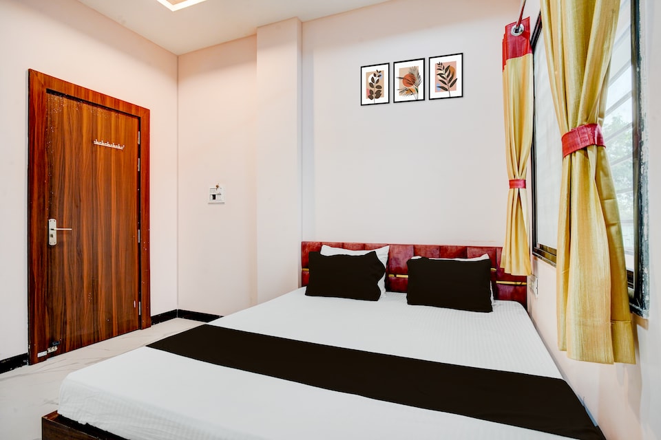 SPOT ON Hotel Krishna Raj Ujjain Junction, Main Market Ujjain, Ujjain