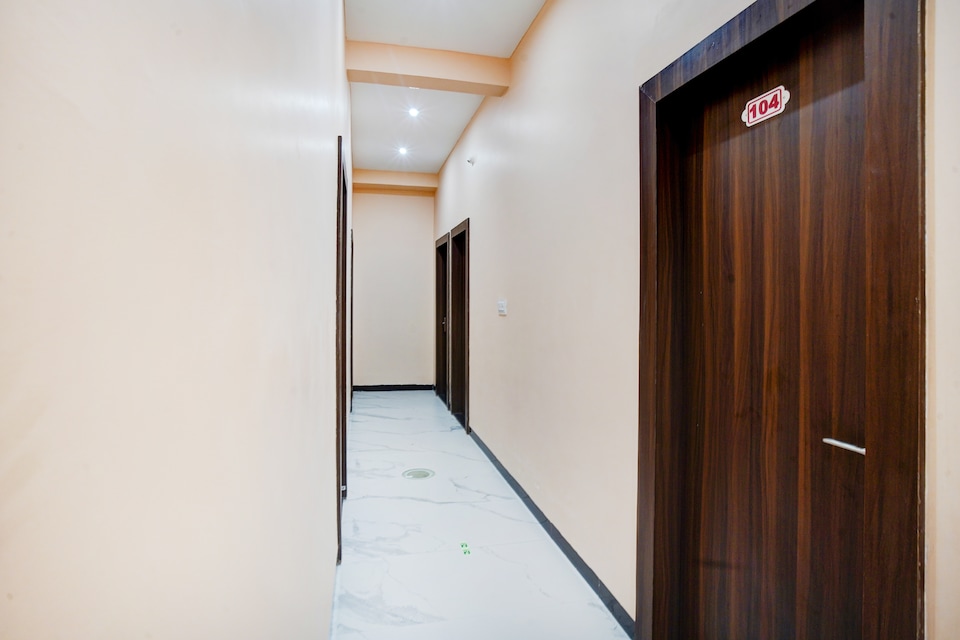 SPOT ON Hotel Krishna Raj Ujjain Junction, Main Market Ujjain, Ujjain