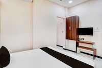 SPOT ON Hotel Krishna Raj Ujjain Junction