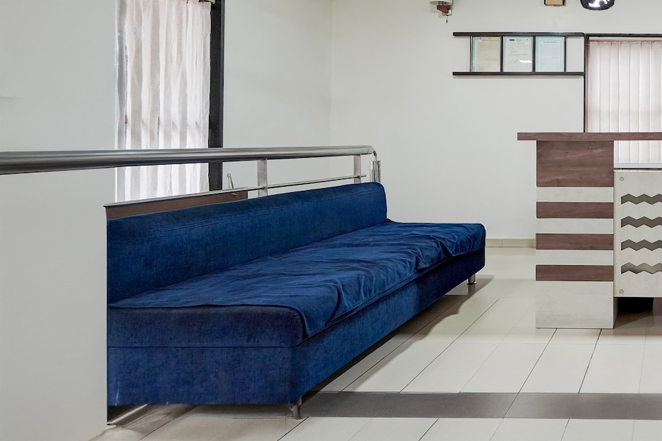 Super Collection O Sachivalaya Metro Station Gandhinagar Formerly Hotel Ghunghat Inn, Sector 16 Gandhinagar, गांधीनगर