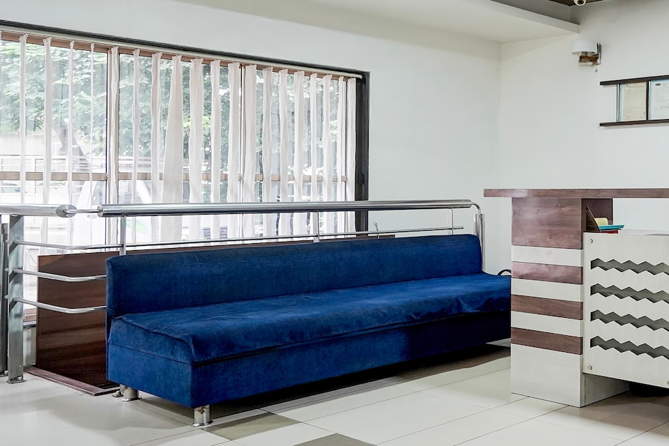 Super Collection O Sachivalaya Metro Station Gandhinagar Formerly Hotel Ghunghat Inn, Sector 16 Gandhinagar, गांधीनगर