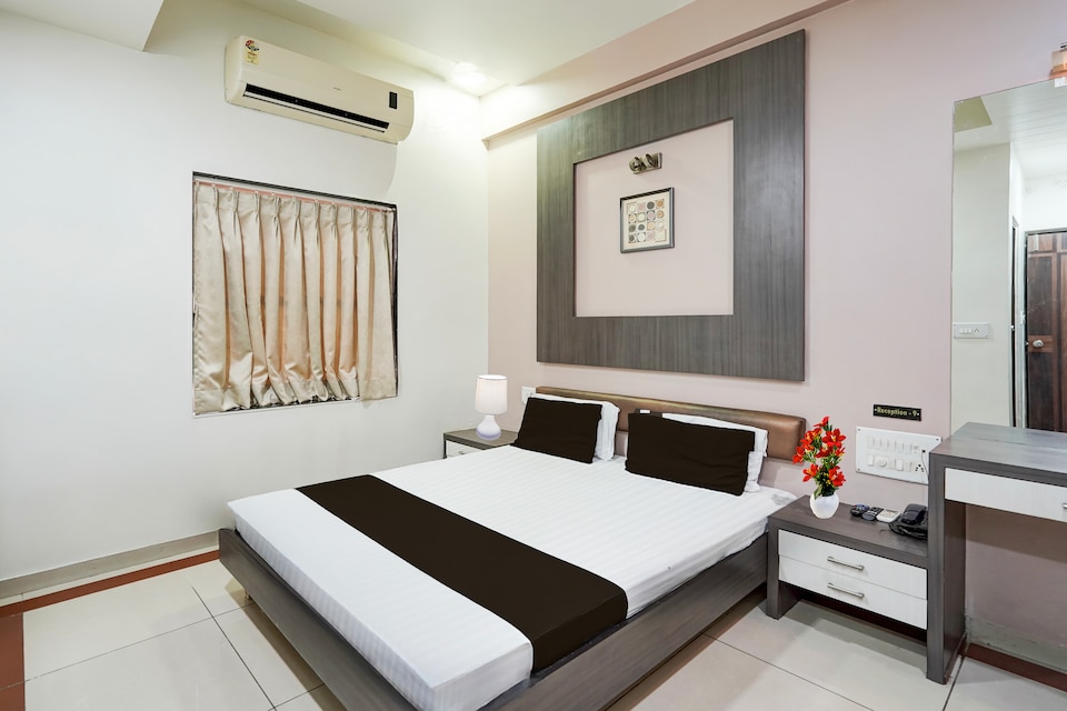 Super Collection O Sachivalaya Metro Station Gandhinagar Formerly Hotel Ghunghat Inn, Sector 16 Gandhinagar, Gandhinagar