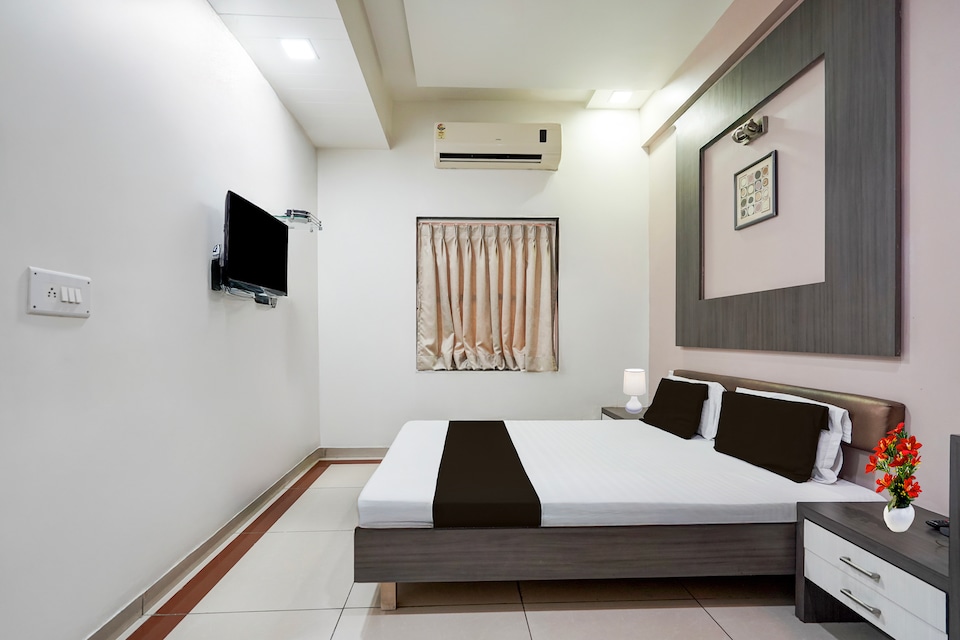 Super Collection O Sachivalaya Metro Station Gandhinagar Formerly Hotel Ghunghat Inn, Sector 16 Gandhinagar, Gandhinagar