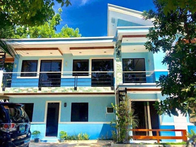 OYO 1166 Hotel Wooden Crib