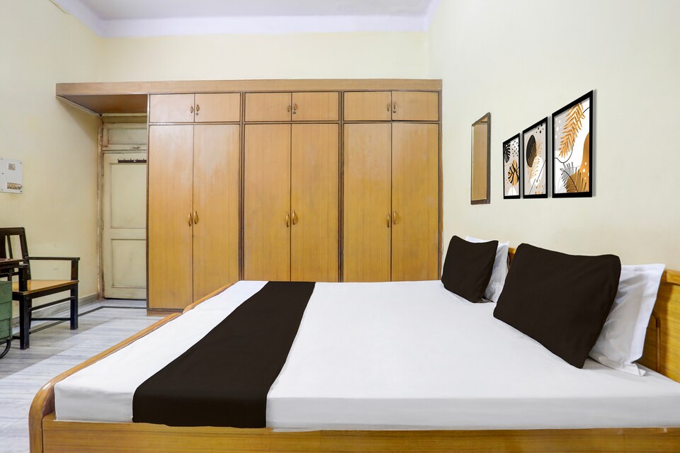 SPOT ON Vishwa Deva Homestay Varanasi Junction Railway Station, Godowlia, Varanasi