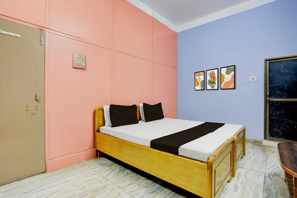 SPOT ON Vishwa Deva Homestay Varanasi Junction Railway Station, Godowlia, Varanasi