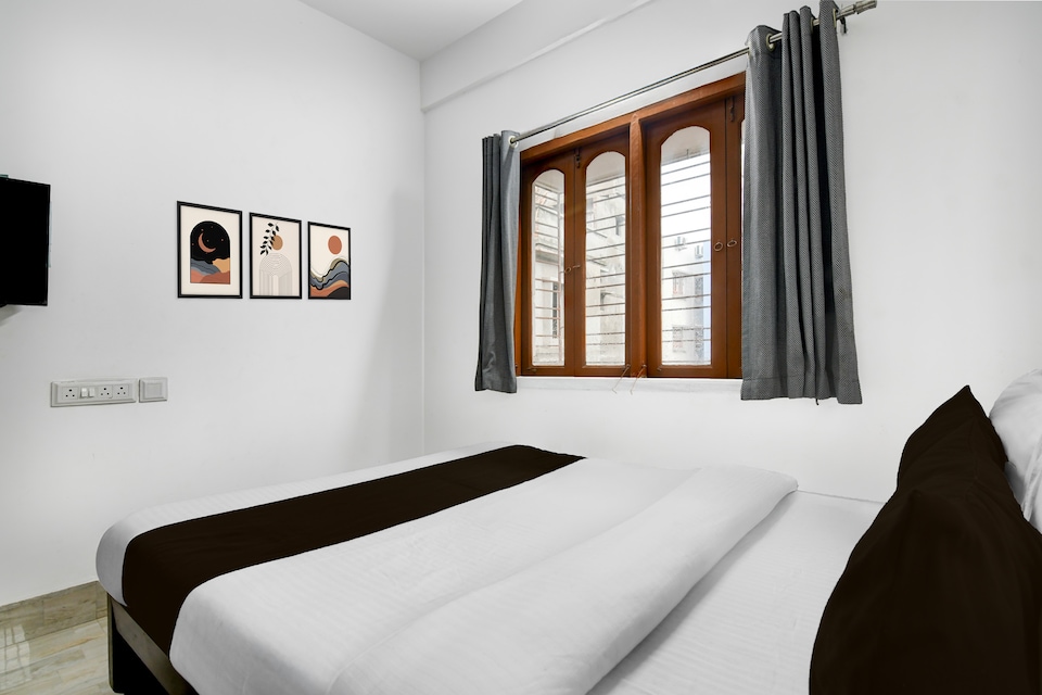 Hotel O The Golden Nest Kavi Sukanta Metro Station, Ruby Hospital Kolkata, Kolkata