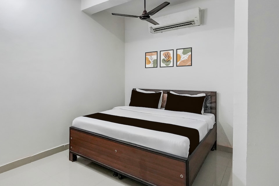 Hotel O Sushant Hotels NSEZ Metro Station, Greater Noida, Noida