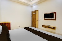 SPOT ON Shree Mukund Madhav Dham Vrindavan Railway Station