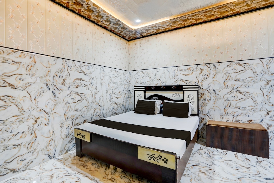 SPOT ON Geeta Vatika Guest House Mathura Junction, Mathura, Mathura