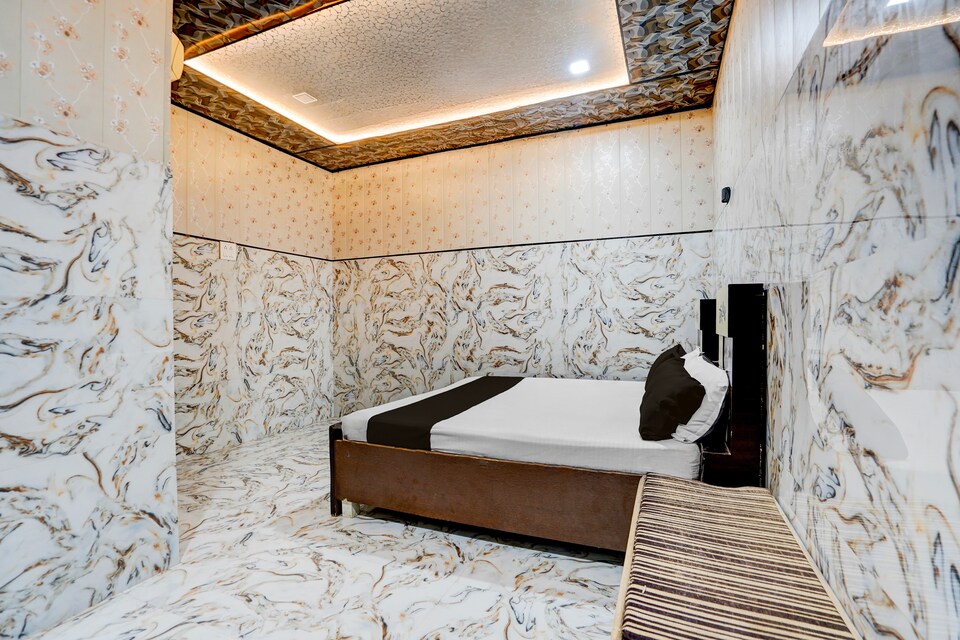 SPOT ON Geeta Vatika Guest House Mathura Junction, Mathura, Mathura