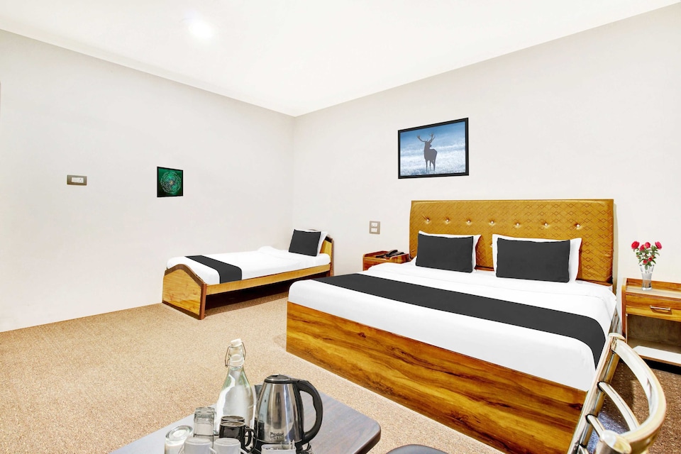 Hotel O Dal Lake, Rajbagh, Srinagar