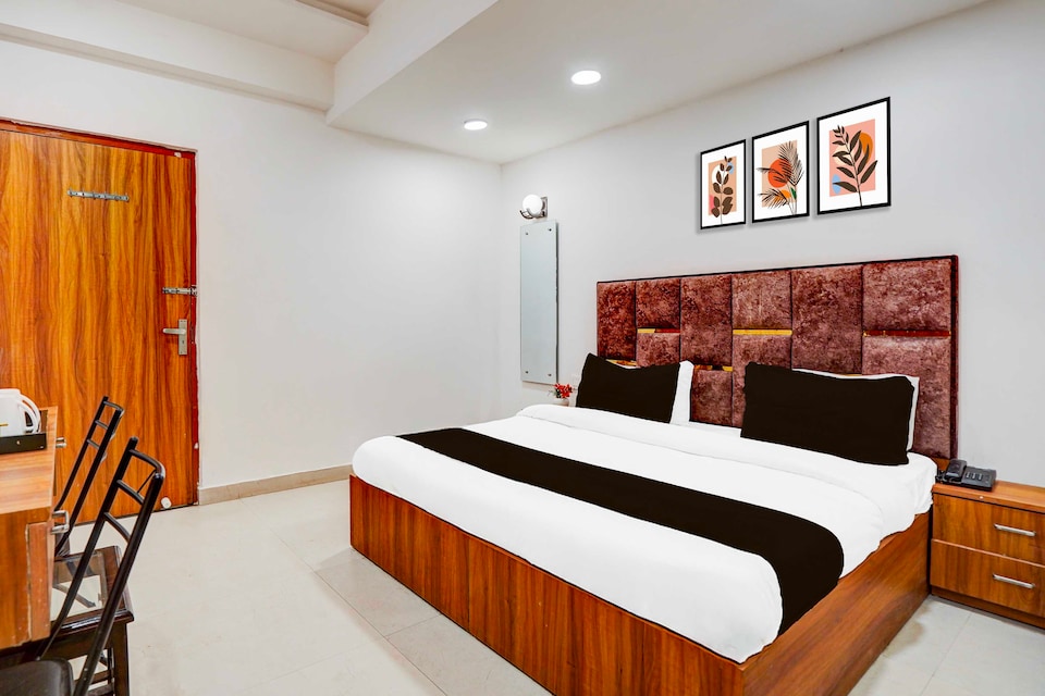 [Day Stay - 8 AM to 8 PM] Collection O Agra Lohamandi, Corporate Complex, Agra