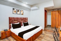 Collection O Agra Lohamandi