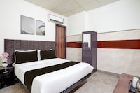 Collection O Johri Enclave Metro Station Second Home