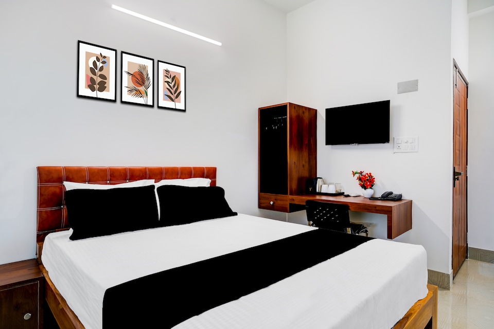 Collection O Panikhaiti Railway Station Formerly Brahmaputra View Guest House, Six Mile Guwahati, Guwahati