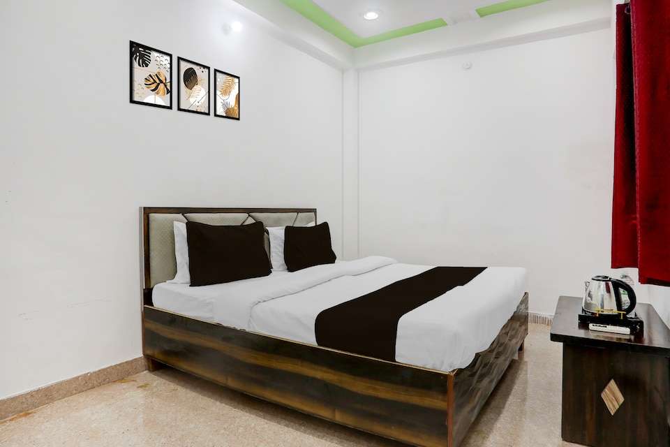 SPOT ON Hotel Sneh Mahal , Mumfordganj Allahabad, Prayagraj