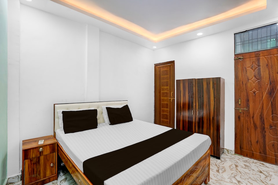 SPOT ON HOTEL R.V.GRAND, Kanpur City, Kanpur