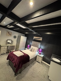 OYO Watton Vibe Hotel