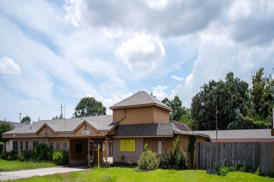 Capital O Parker Motel Clute Jackson Tx 332, C77511, Clute TX