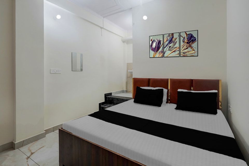 Hotel O Welcome Guest House Chhattarpur Station, Railway station, Rudrapur