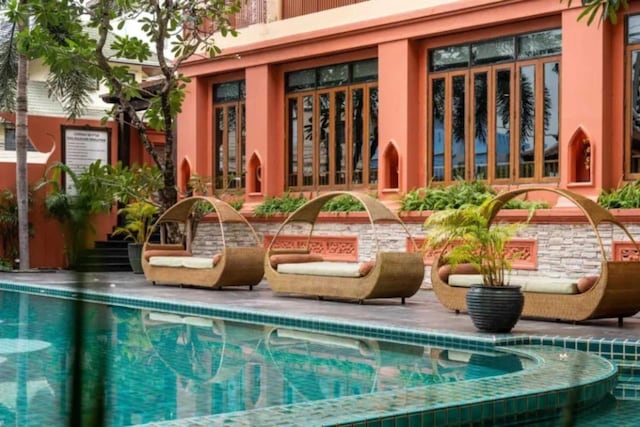 Sunday Chateau En Ville - Pattaya