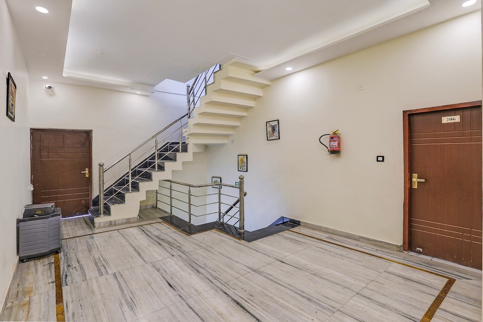 Super Hotel O Clock Tower Dehradun Formerly Dooncity Suites, Dehradun Railway Station, Dehradun