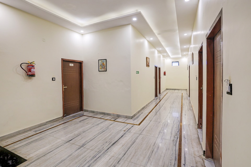 Super Hotel O Clock Tower Dehradun Formerly Dooncity Suites, Dehradun Railway Station, Dehradun