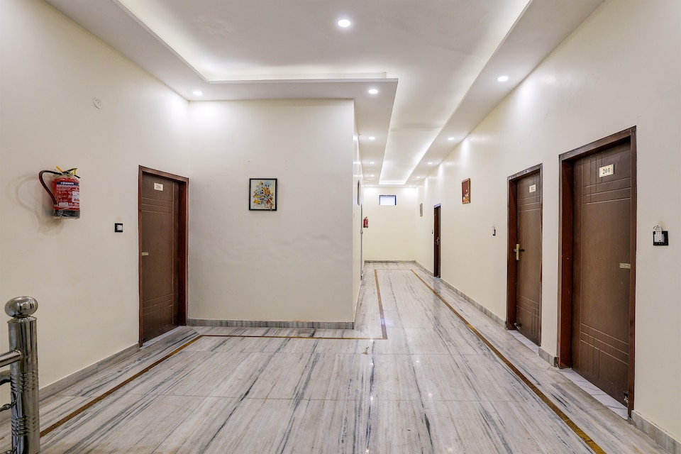 Super Hotel O Clock Tower Dehradun Formerly Dooncity Suites, Dehradun Railway Station, Dehradun