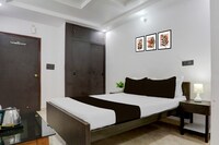 Hotel O Swarun and Banquet Hall Gulzarbagh Station Bus Stop