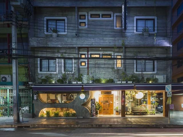 Collection O Jasaen Stylish Boutique Hotel