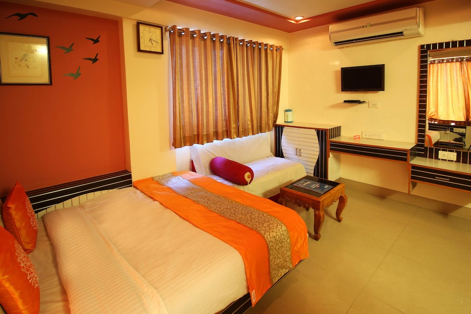 OYO 2395 Hotel Angan Residency, SG Highway Ahmedabad, Ahmedabad