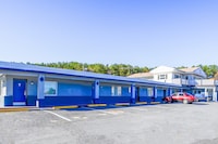 Whispering Pines by Hotel O Whitestone VA