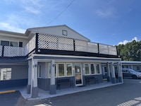 Whispering Pines by Hotel O Whitestone VA