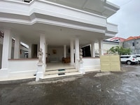 OYO 94705 Puri Queen Dua