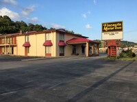 Capital O Fincastle Motor Inn  Tazewell