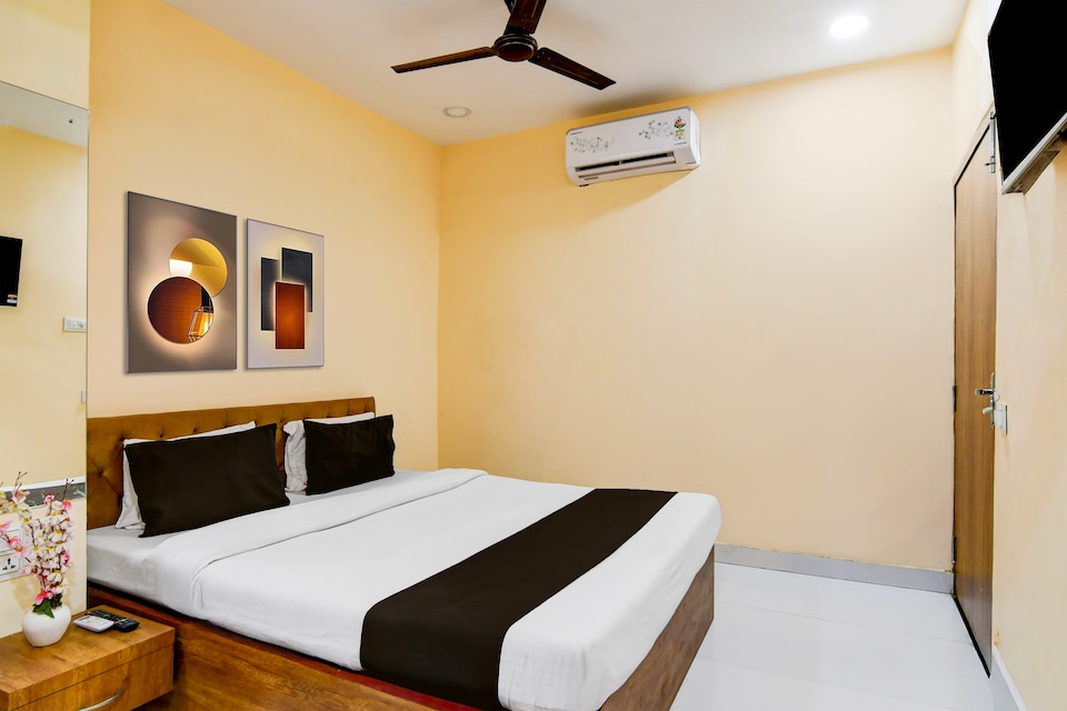 Hotel O New Hotel Philips Sealdah Railway Station, Sealdah Kolkata, Kolkata