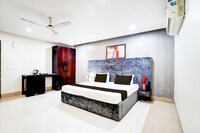 Collection O Sector 122 Noida