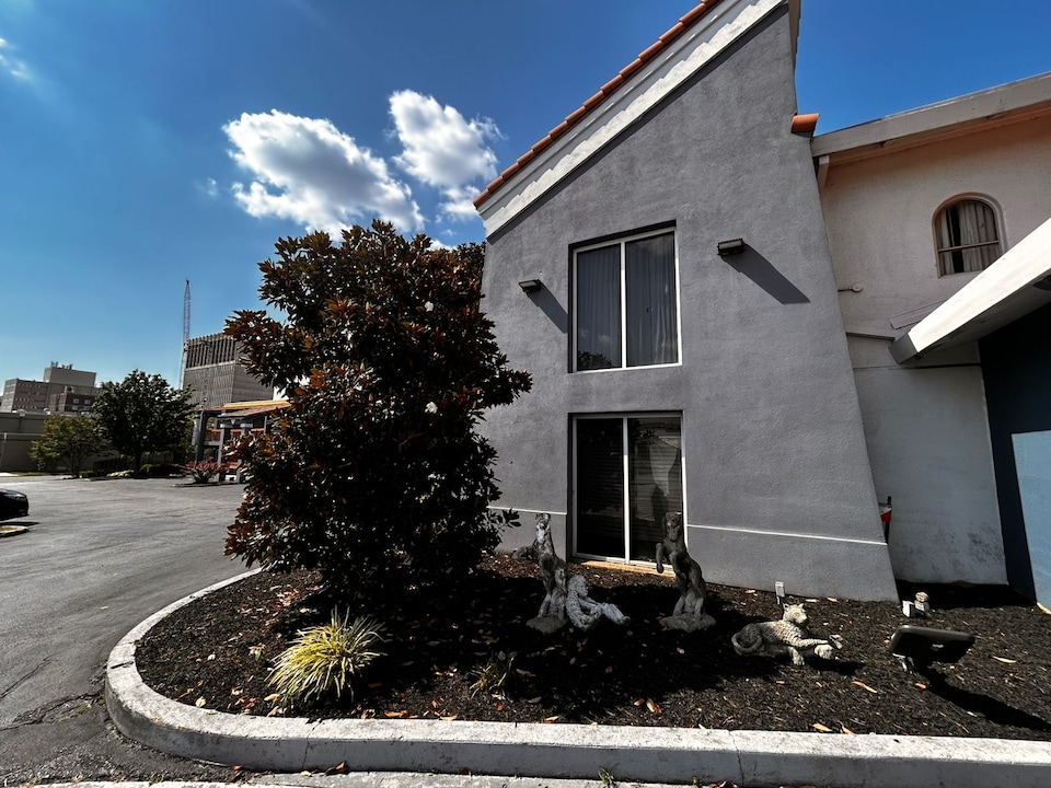 Capital O Kings Inn, C38103, Memphis