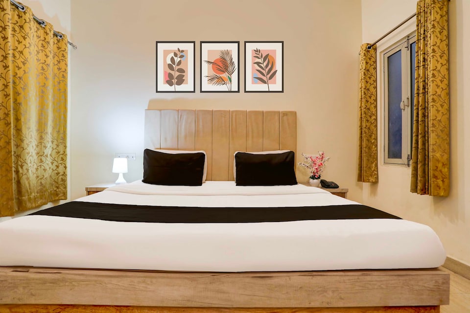 Collection O IIT BHU, Lanka, Varanasi