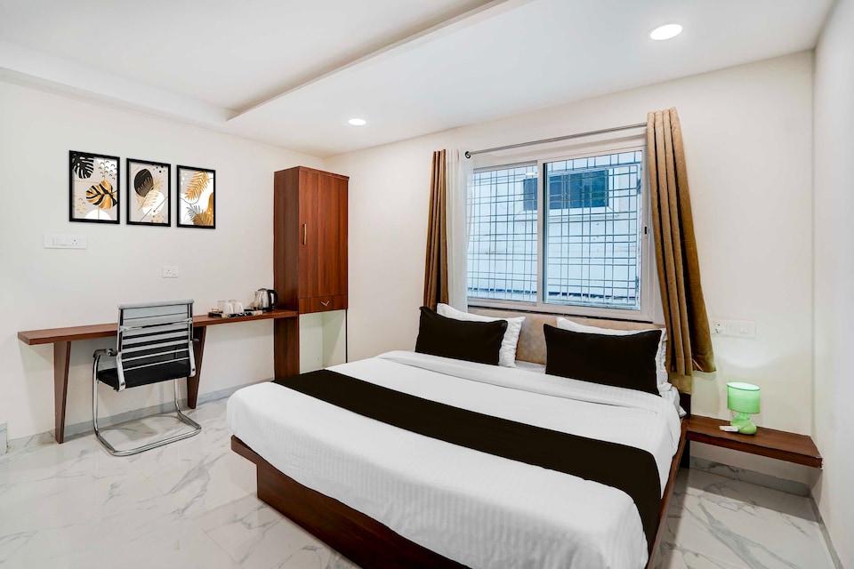 Hotel O Nagpur Chhatrapati Square Metro Station, Bus Stand Nagpur, Nagpur