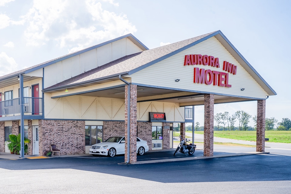 Capital O Aurora Inn Monett US 60, Aurora MO, Aurora MO