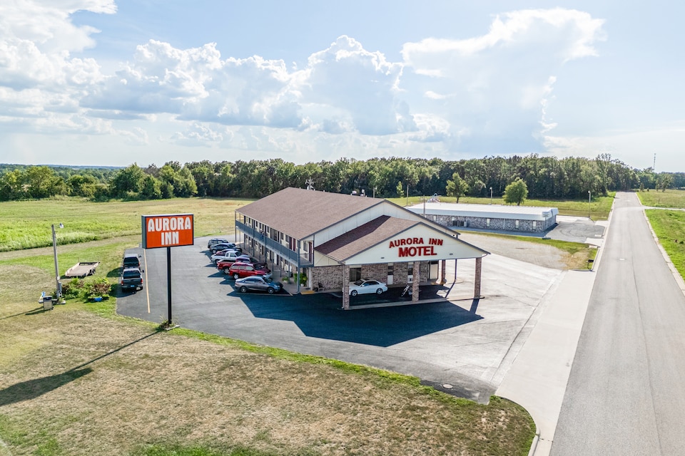 Capital O Aurora Inn Monett US 60, Aurora MO, Aurora MO