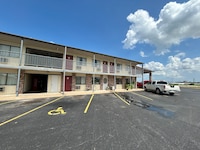 Capital O Aurora Inn Monett US 60