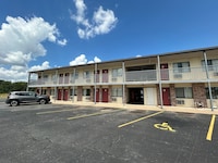 Capital O Aurora Inn Monett US 60
