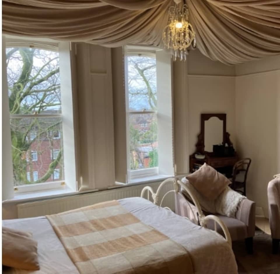 OYO Cornerstone Manor Hotel, Manchester, Manchester