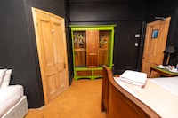 OYO Cornerstone Manor Hotel