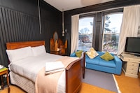 OYO Cornerstone Manor Hotel